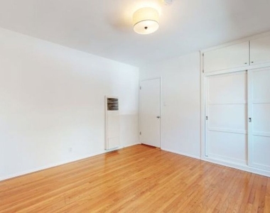 11284 Montana Avenue - Photo Thumbnail 7
