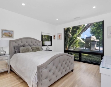 8516 Franklin Avenue - Photo Thumbnail 18