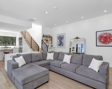 8516 Franklin Avenue - Photo Thumbnail 11