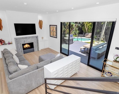 8516 Franklin Avenue - Photo Thumbnail 10