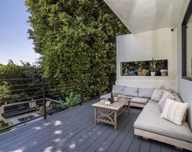 8516 Franklin Avenue - Photo Thumbnail 21