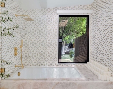 8516 Franklin Avenue - Photo Thumbnail 4