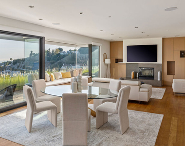 1815 N Crescent Heights Boulevard - Photo Thumbnail 1