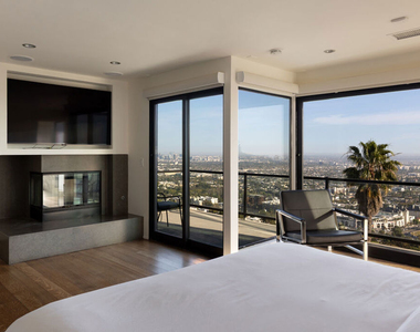 1815 N Crescent Heights Boulevard - Photo Thumbnail 12