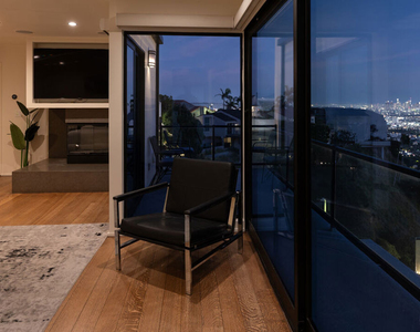 1815 N Crescent Heights Boulevard - Photo Thumbnail 14