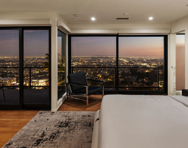 1815 N Crescent Heights Boulevard - Photo Thumbnail 13