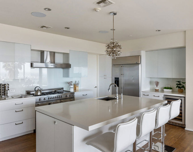 1815 N Crescent Heights Boulevard - Photo Thumbnail 5
