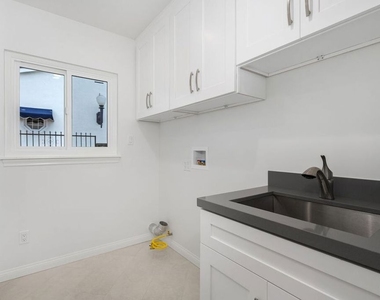 6204 S Corning Avenue - Photo Thumbnail 16