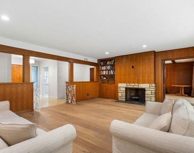 6204 S Corning Avenue - Photo Thumbnail 7