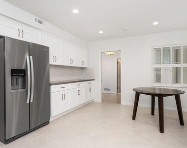 6204 S Corning Avenue - Photo Thumbnail 15