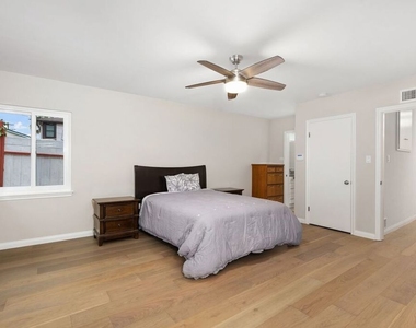 6204 S Corning Avenue - Photo Thumbnail 20