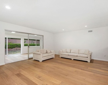 6204 S Corning Avenue - Photo Thumbnail 5