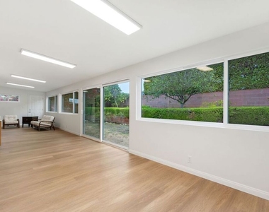 6204 S Corning Avenue - Photo Thumbnail 10