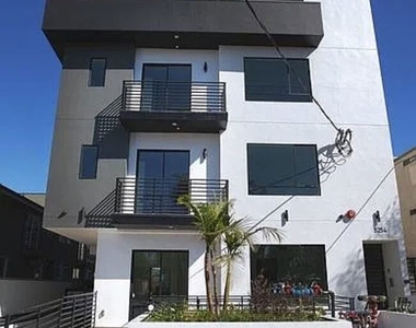 5254 Denny Avenue - Photo Thumbnail 3