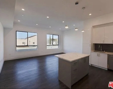 5254 Denny Avenue - Photo Thumbnail 2