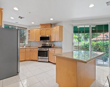 3960 Pennsylvania Avenue - Photo Thumbnail 4