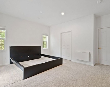 3960 Pennsylvania Avenue - Photo Thumbnail 9