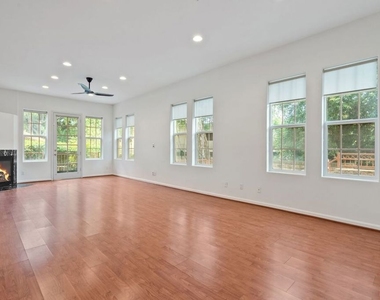 3960 Pennsylvania Avenue - Photo Thumbnail 2