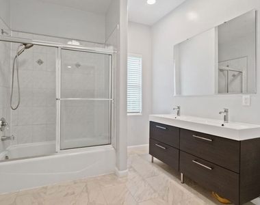 3960 Pennsylvania Avenue - Photo Thumbnail 11