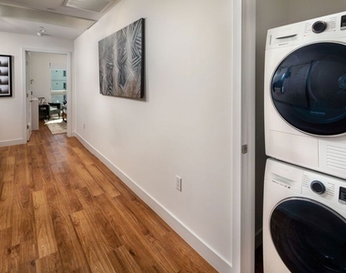 269 S Mariposa Avenue - Photo Thumbnail 27