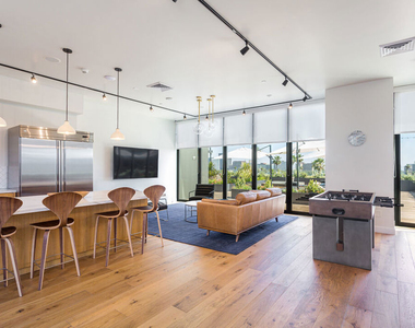 269 S Mariposa Avenue - Photo Thumbnail 10