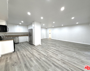 711 Orange Grove Avenue - Photo Thumbnail 6
