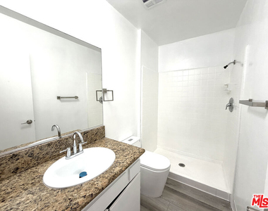 711 Orange Grove Avenue - Photo Thumbnail 14
