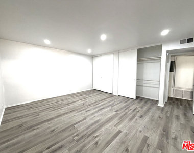 711 Orange Grove Avenue - Photo Thumbnail 8