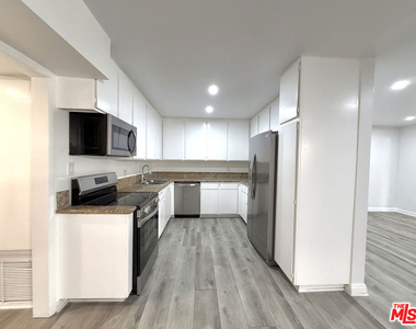 711 Orange Grove Avenue - Photo Thumbnail 7