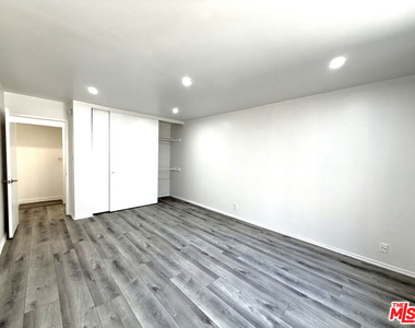 711 Orange Grove Avenue - Photo Thumbnail 13