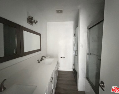 711 Orange Grove Avenue - Photo Thumbnail 9
