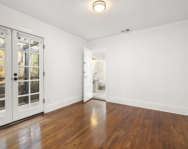 521 Westbourne Drive - Photo Thumbnail 13