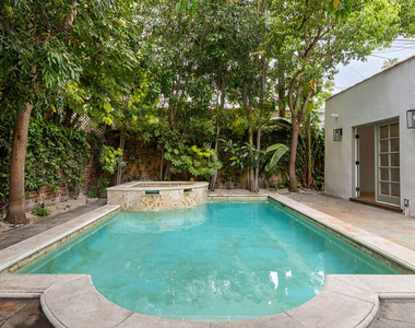 521 Westbourne Drive - Photo Thumbnail 15