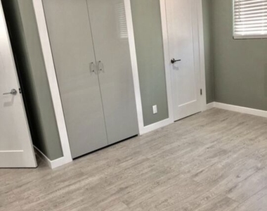 815 S Sherbourne Drive - Photo Thumbnail 8