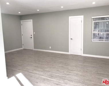 815 S Sherbourne Drive - Photo Thumbnail 12