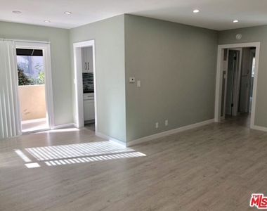 815 S Sherbourne Drive - Photo Thumbnail 11
