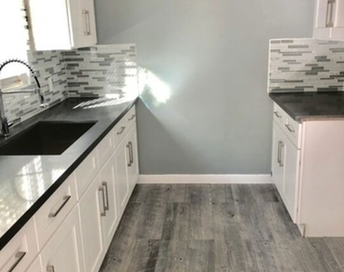 815 S Sherbourne Drive - Photo Thumbnail 2