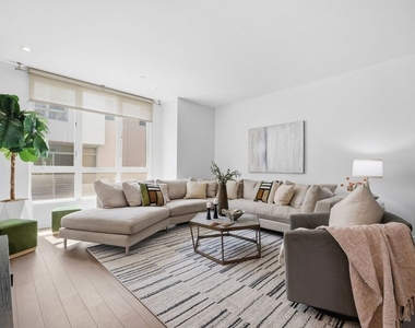 1400 N Fuller Avenue - Photo Thumbnail 3