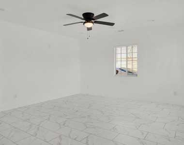 2239 W Lincoln Street - Photo Thumbnail 6
