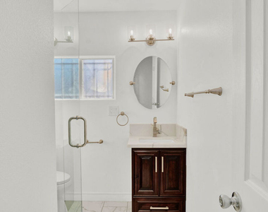 2239 W Lincoln Street - Photo Thumbnail 16