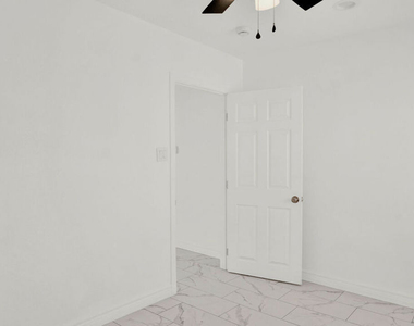 2239 W Lincoln Street - Photo Thumbnail 12