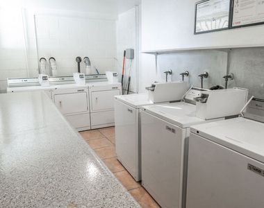 1520 N Vista Street - Photo Thumbnail 32