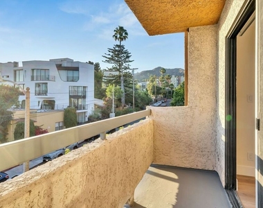 1520 N Vista Street - Photo Thumbnail 11