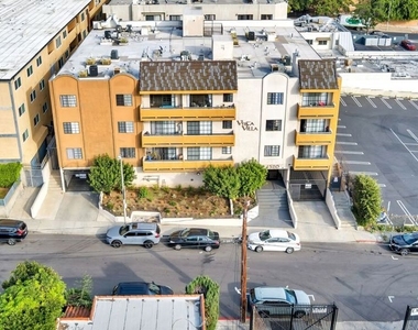 1520 N Vista Street - Photo Thumbnail 29