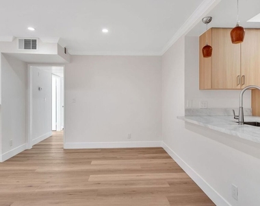 1520 N Vista Street - Photo Thumbnail 13