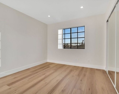 1520 N Vista Street - Photo Thumbnail 18