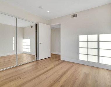 1520 N Vista Street - Photo Thumbnail 20
