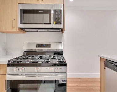 1520 N Vista Street - Photo Thumbnail 6