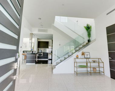 12148 Travis Street - Photo Thumbnail 15