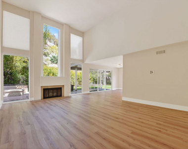 1288 Calle De Sevilla - Photo Thumbnail 7
